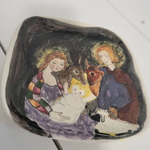 Vintage Christmas Hand Painted Nativity Scene Dish - Picture 4 of 4